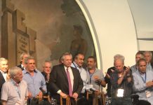 Los trabajadores del calzado junto al presidente Alberto Fernández en la Confederación General del Trabajo