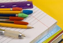 ENTREGA DE GUARDAPOLVOS, CALZADOS Y UTILES ESCOLARES PARA EL CICLO ESCOLAR 2022